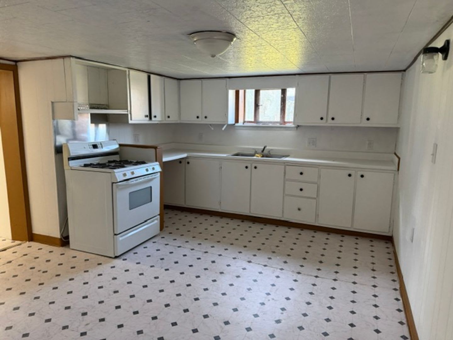 2 Bed 1 Bath Home For Rent Clairton Pa – photo 3