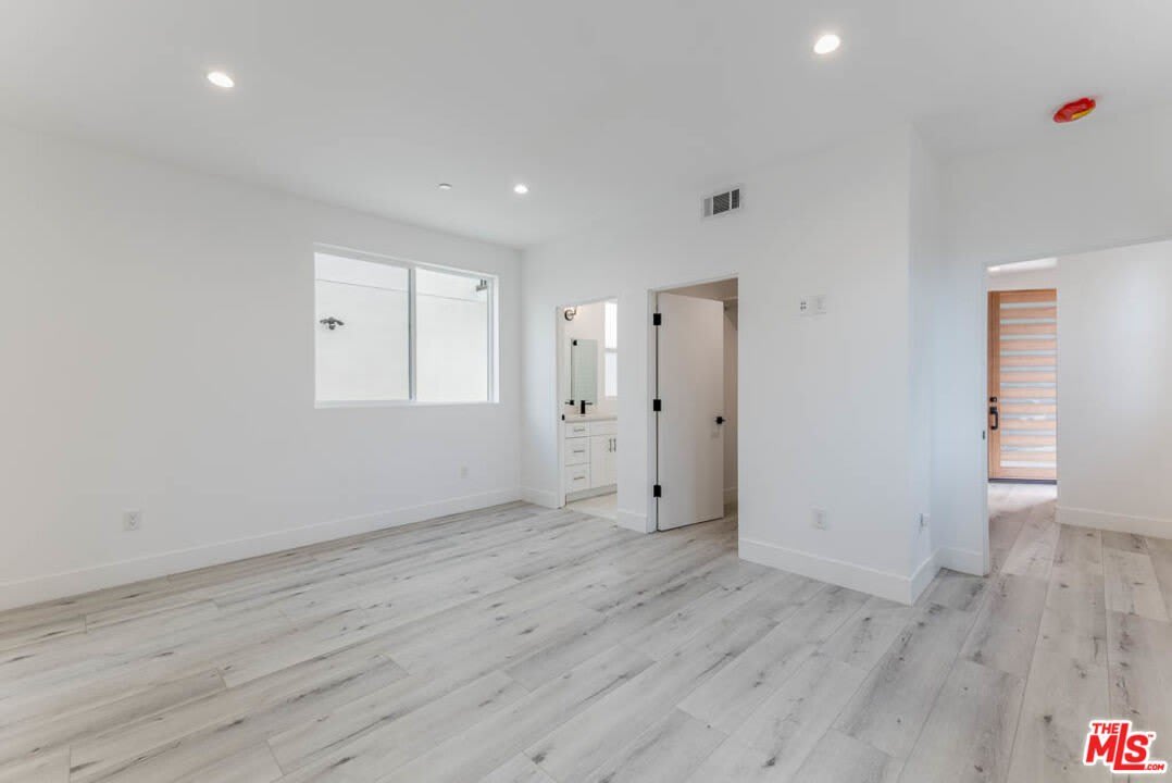 1236 N Beachwood Dr – photo 4
