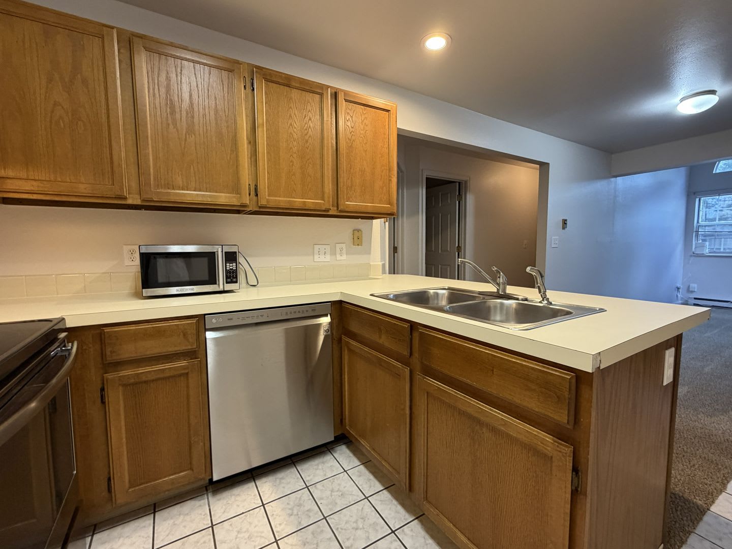 Comfortable 2-Bedroom, 1-Bath Home Available Now – photo 5