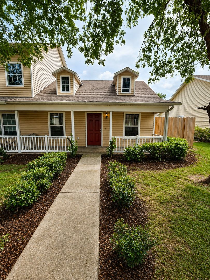 Adorable 2 bedrooms 2 baths recently remodeled rental home available in Groveland – photo 2