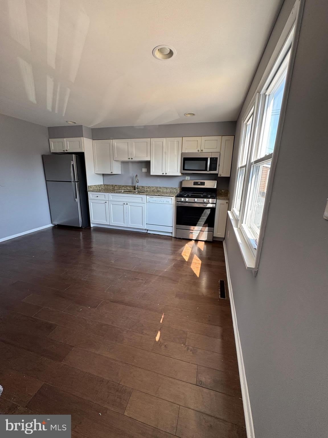 8031 WYNBROOK Road – photo 1