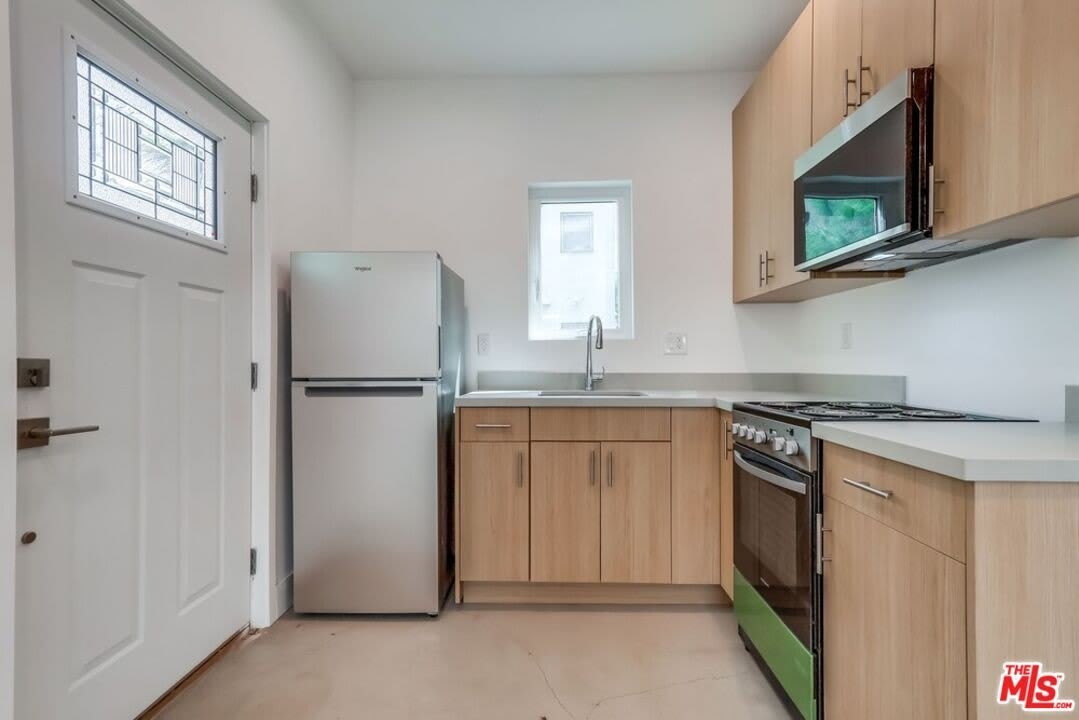 1151 S Highland Ave – photo 4
