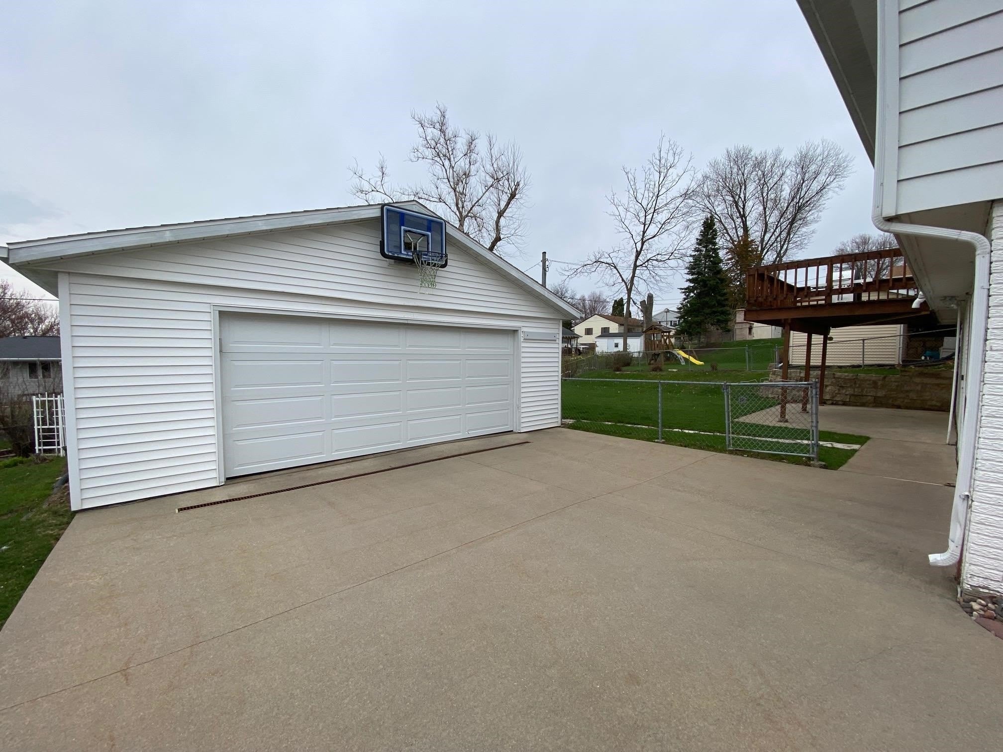 1752 Sharon Drive – photo 2