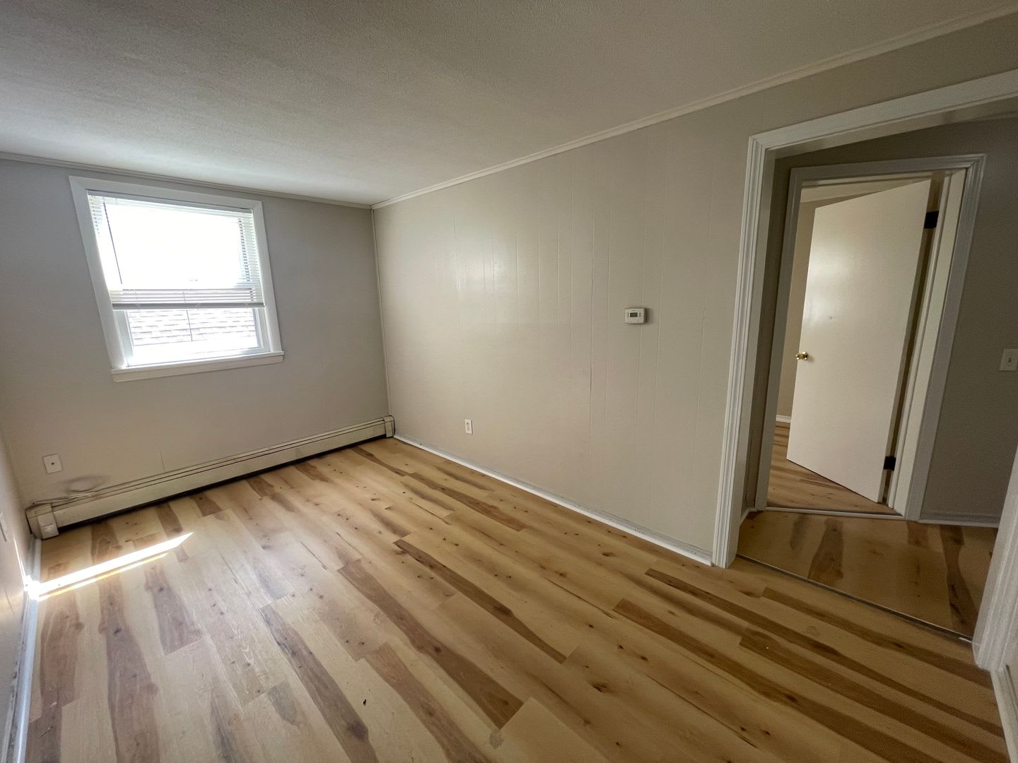 Freshly Updated 2 Bedroom Apartment 1 450 Month – photo 5