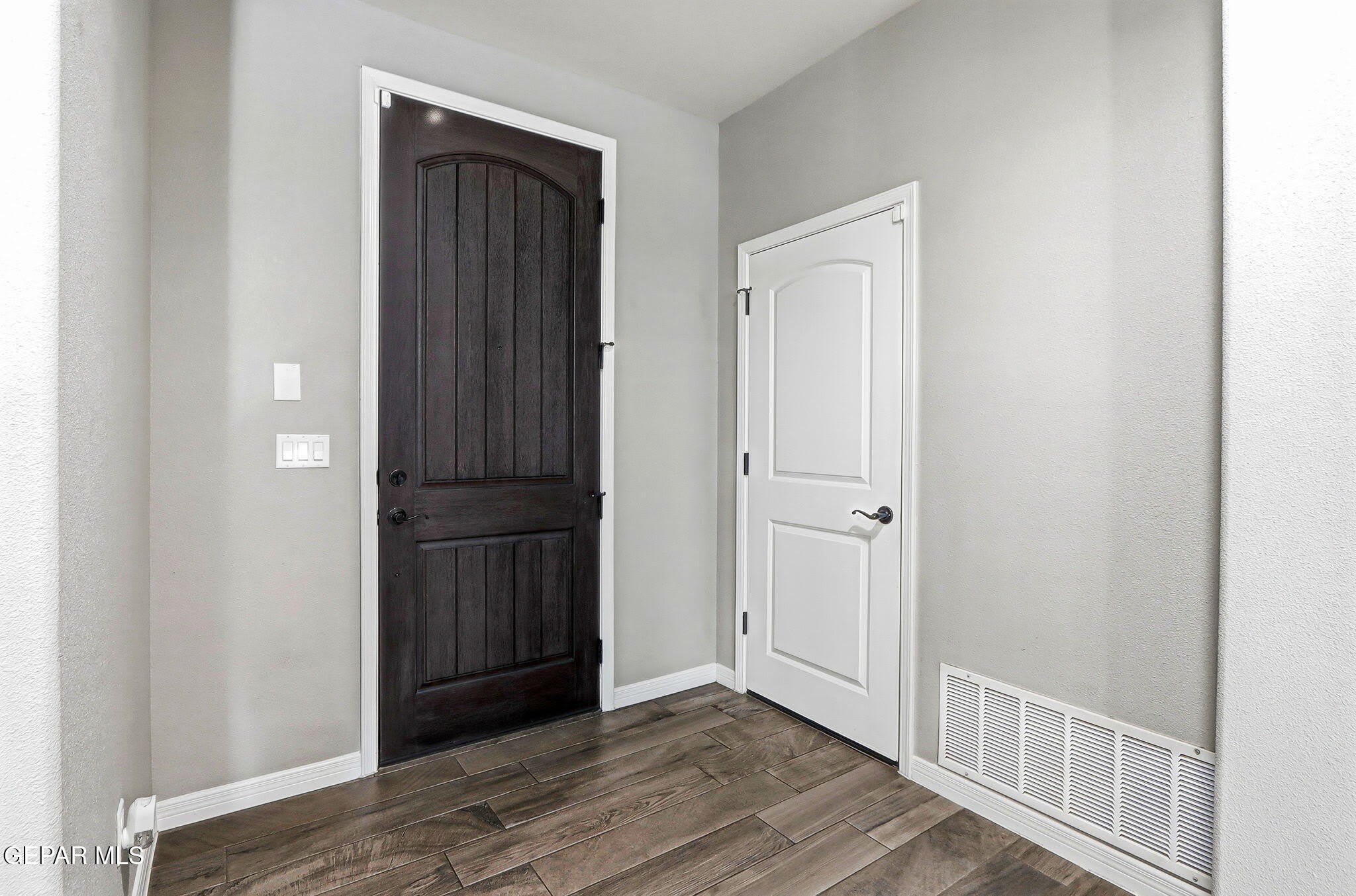 13741 Newton Court – photo 5