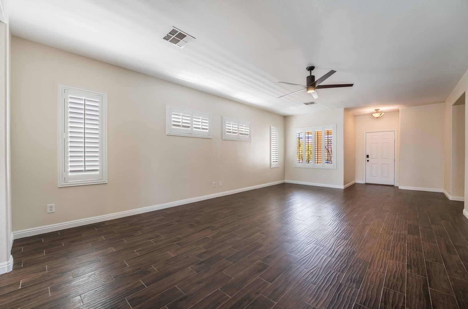 3 Bedrooms A Sparkling Pool – photo 4