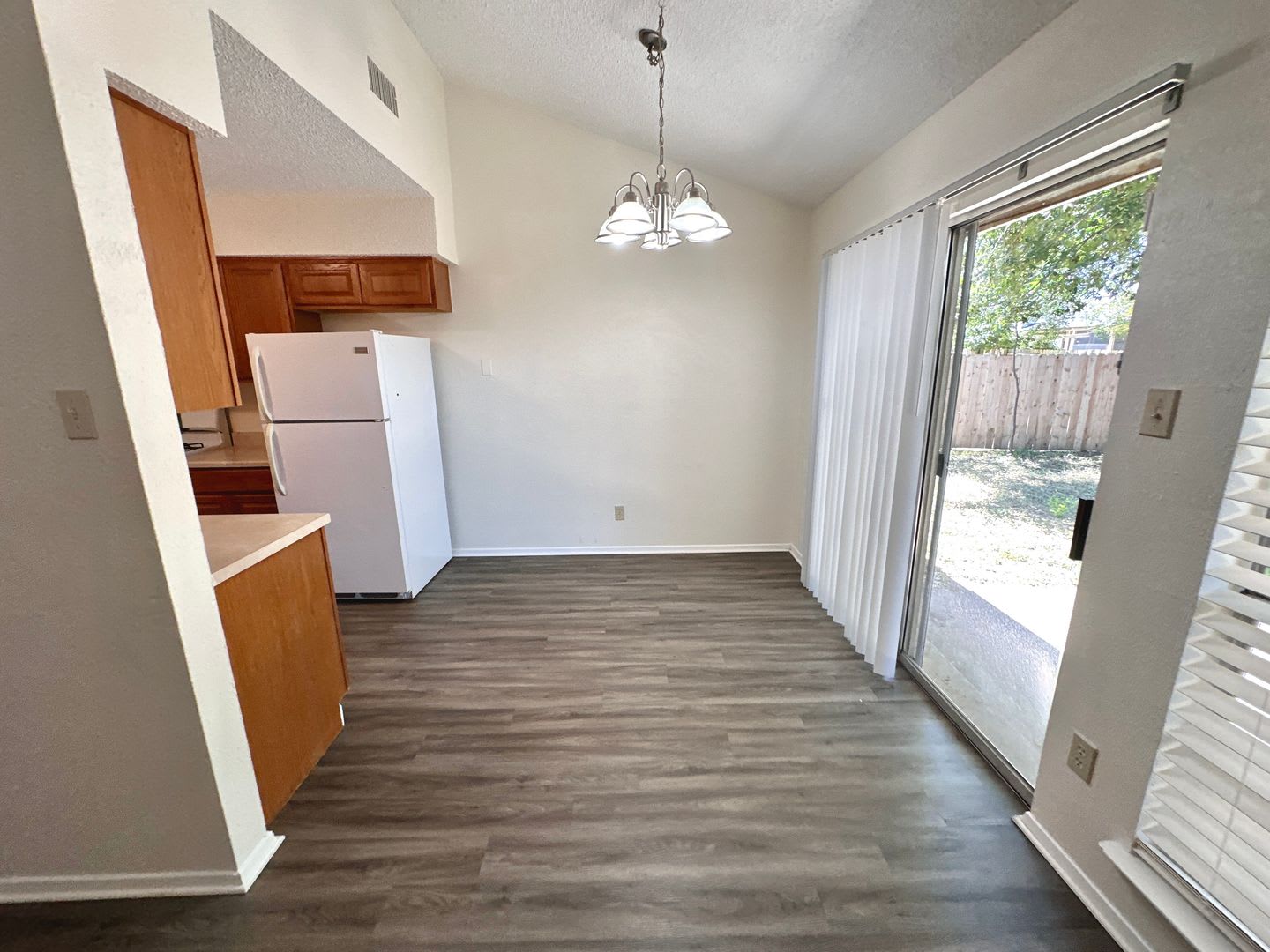 Charming 3BR Home with Study, 2-Car Garage & Private Backyard – photo 4
