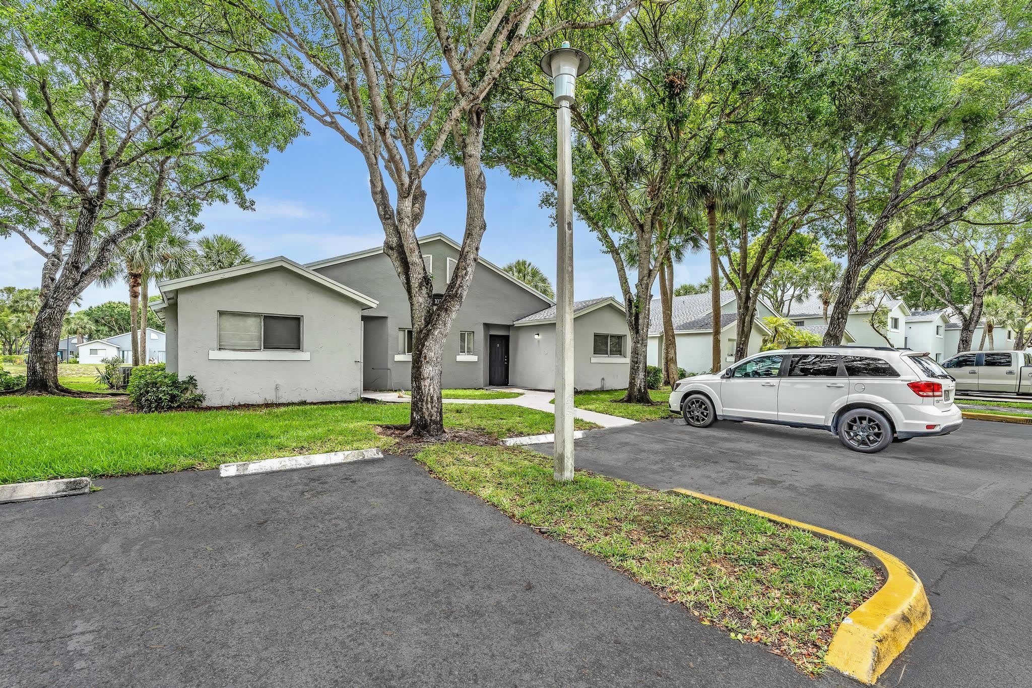 1020 Lake Victoria Drive – photo 5