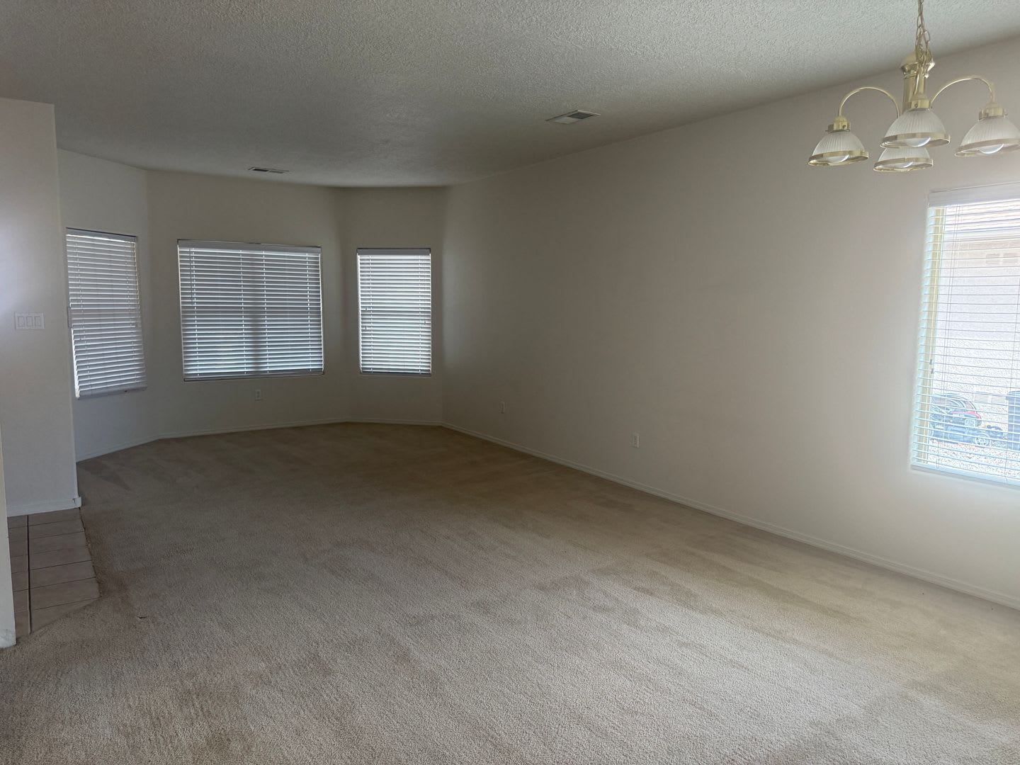 4 Br, 2.5 Ba with 2 living areas and over 2700 square feet in Cabezon. – photo 2