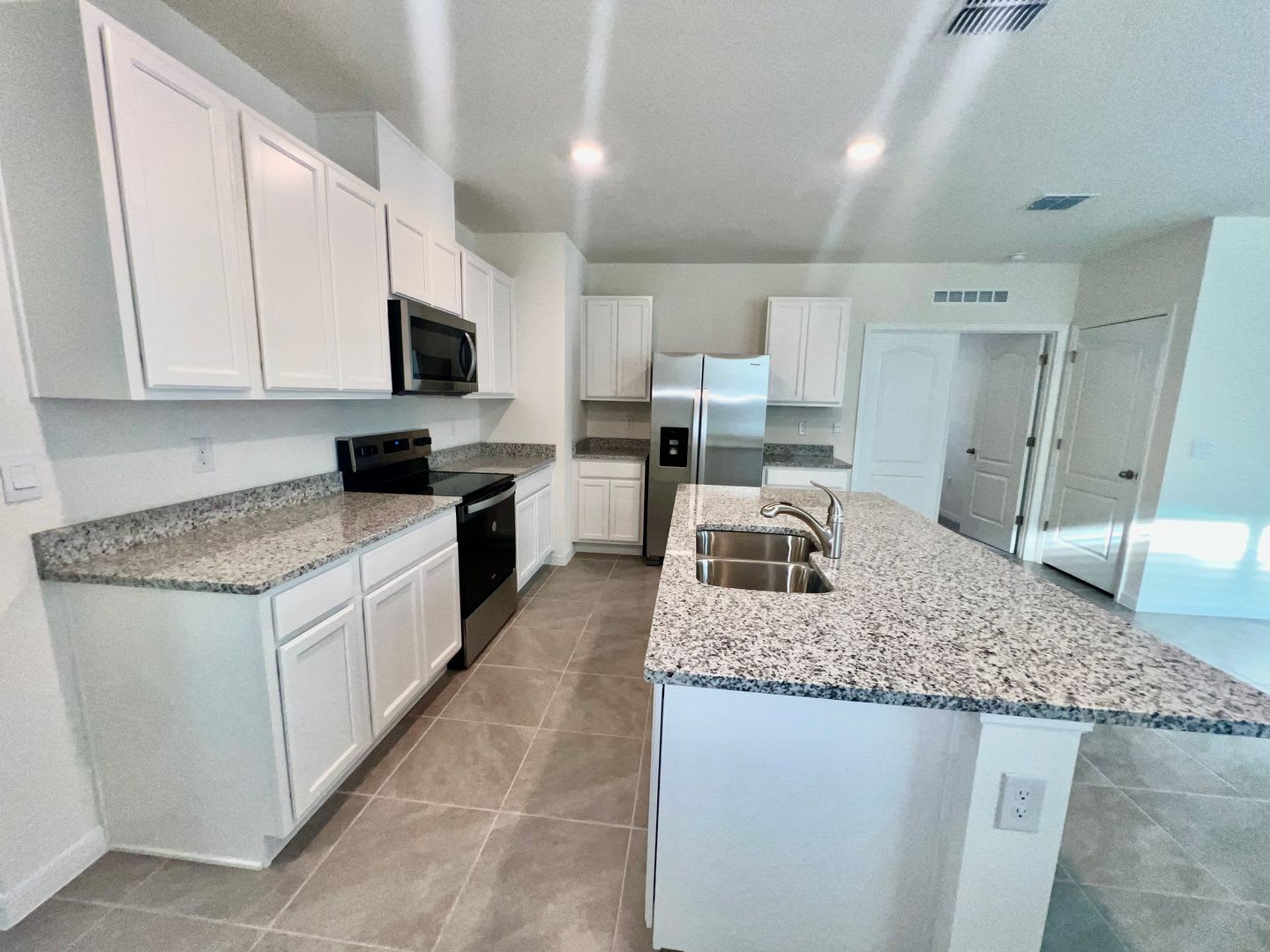 ***Limited-Time Leasing Offer*** 3/2 Single Family Home in Harmony West For Rent! – photo 2