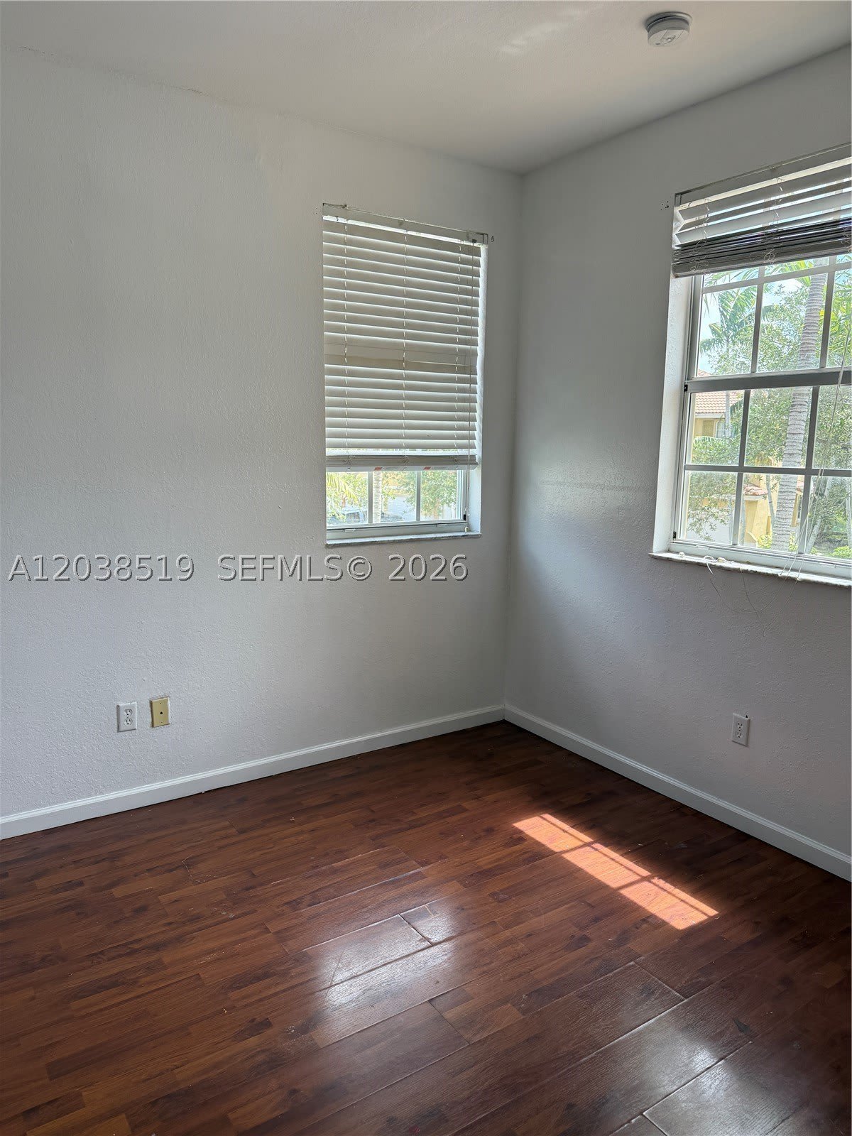 551 NE 21st Ter – photo 3