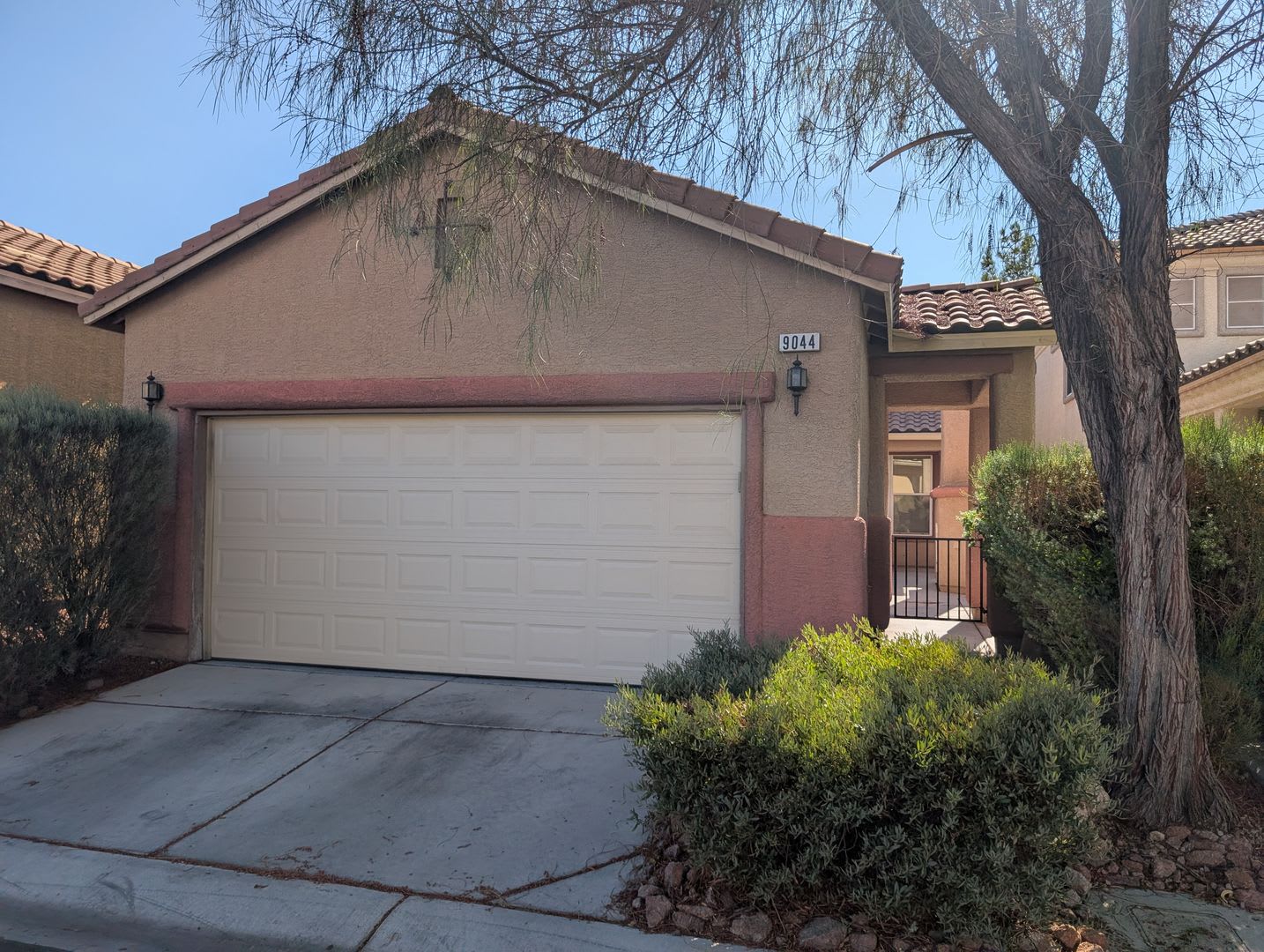 Southwest 4 Bed with Courtyard – photo 1