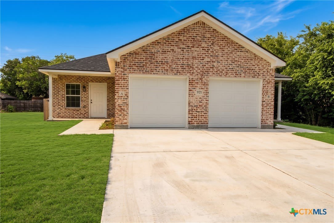 921 Ashwood Drive – photo 1