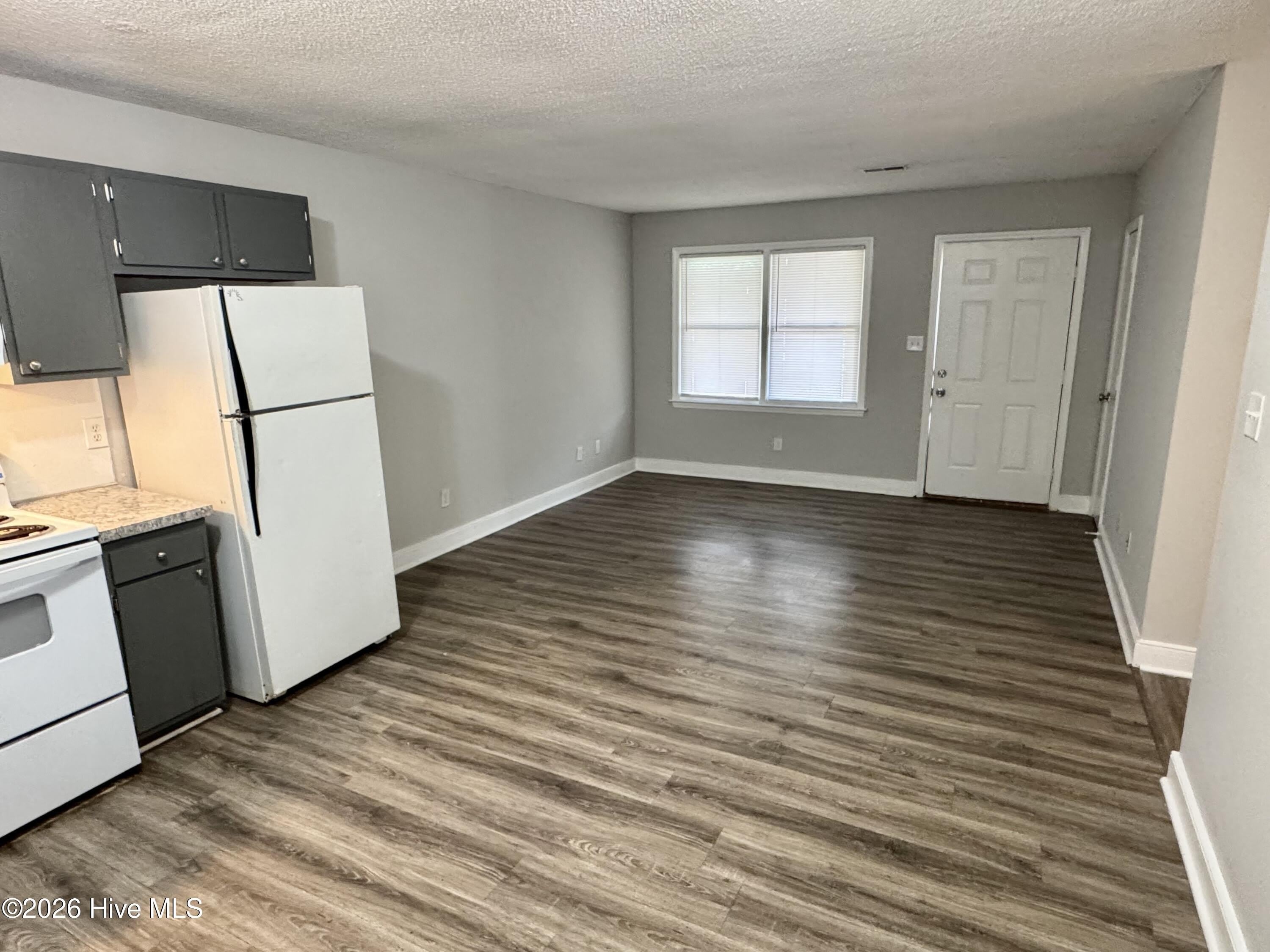 1400 E 1st Street – photo 5