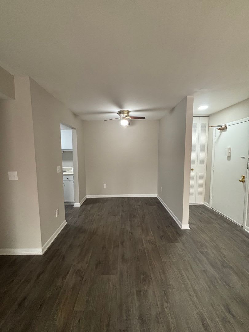 Spacious One Bedroom Available Close To University And Downtown Area Great Move In Special – photo 4