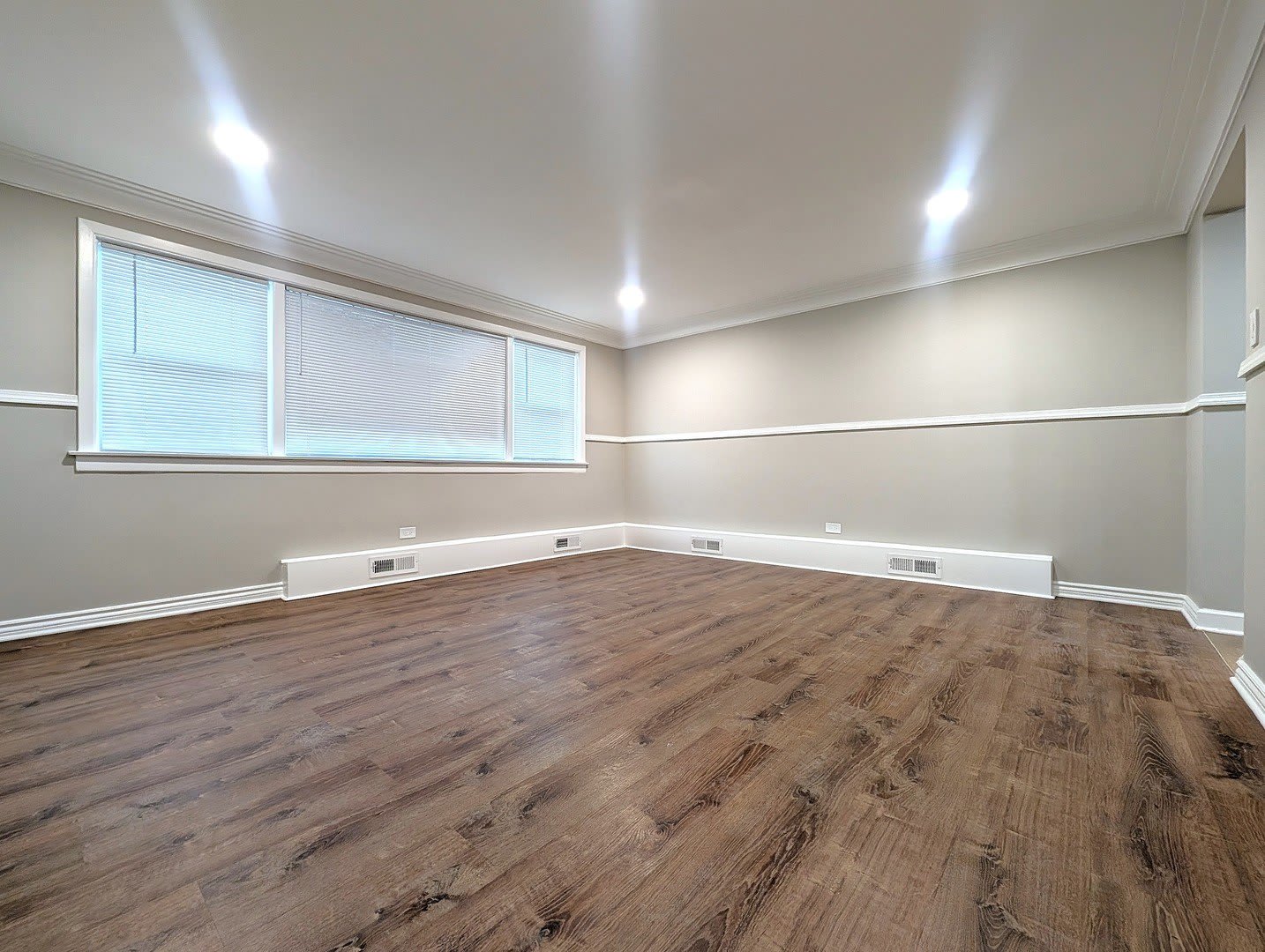 300 S Austin Boulevard – photo 2