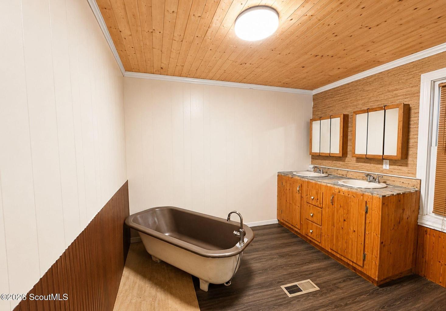 6285 Pond Street – photo 3