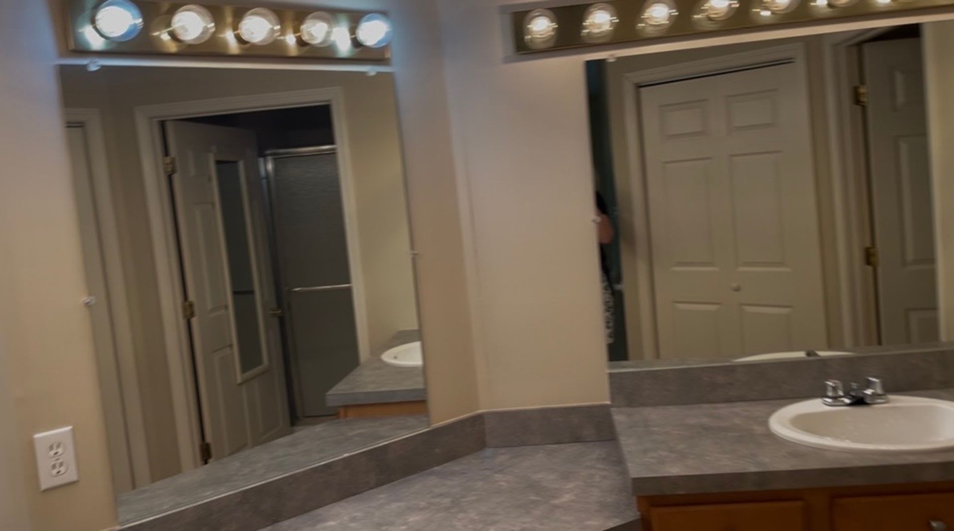 Farragut 2Br 2Ba One Level Condo – photo 5