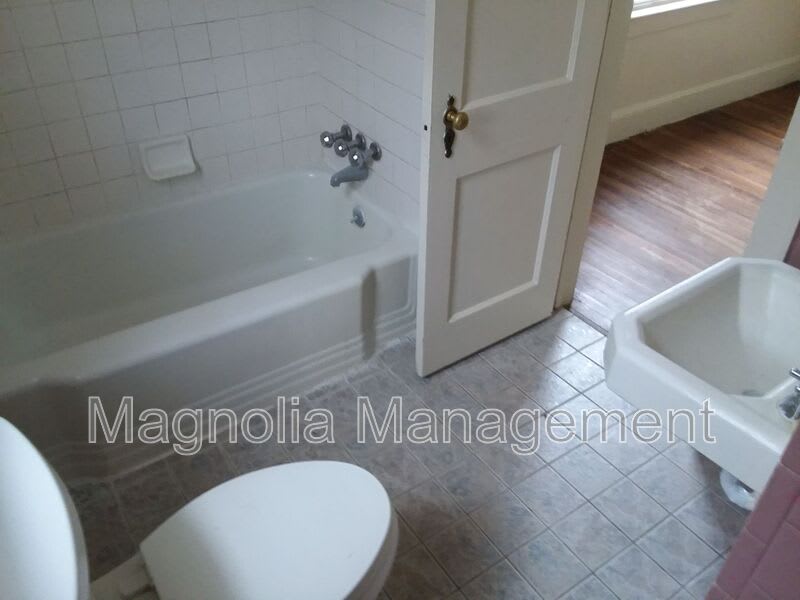 410 Young St – photo 2