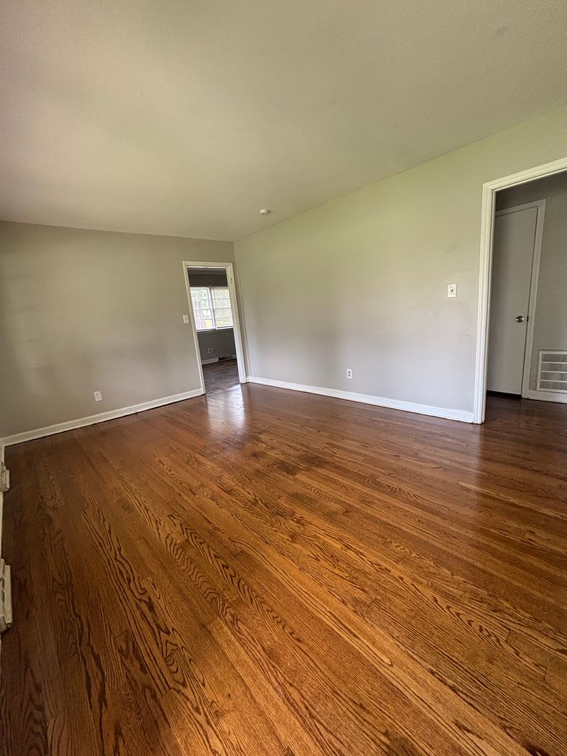 Spacious 3 bedroom home! (500.00 off first Full Months Rent ) – photo 2