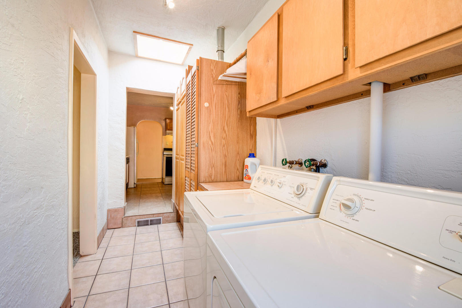 UPTOWN 3 Bedroom 2 bath with Garage – photo 5