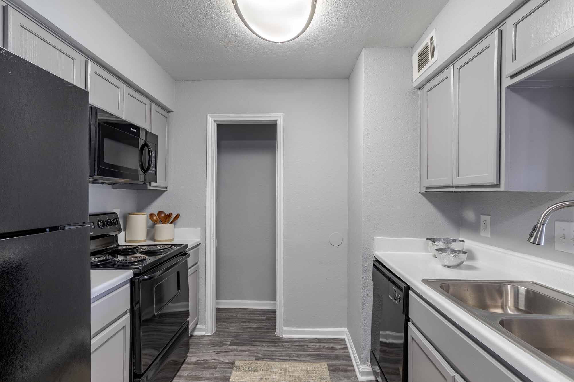 Baystone Apartments – photo 2