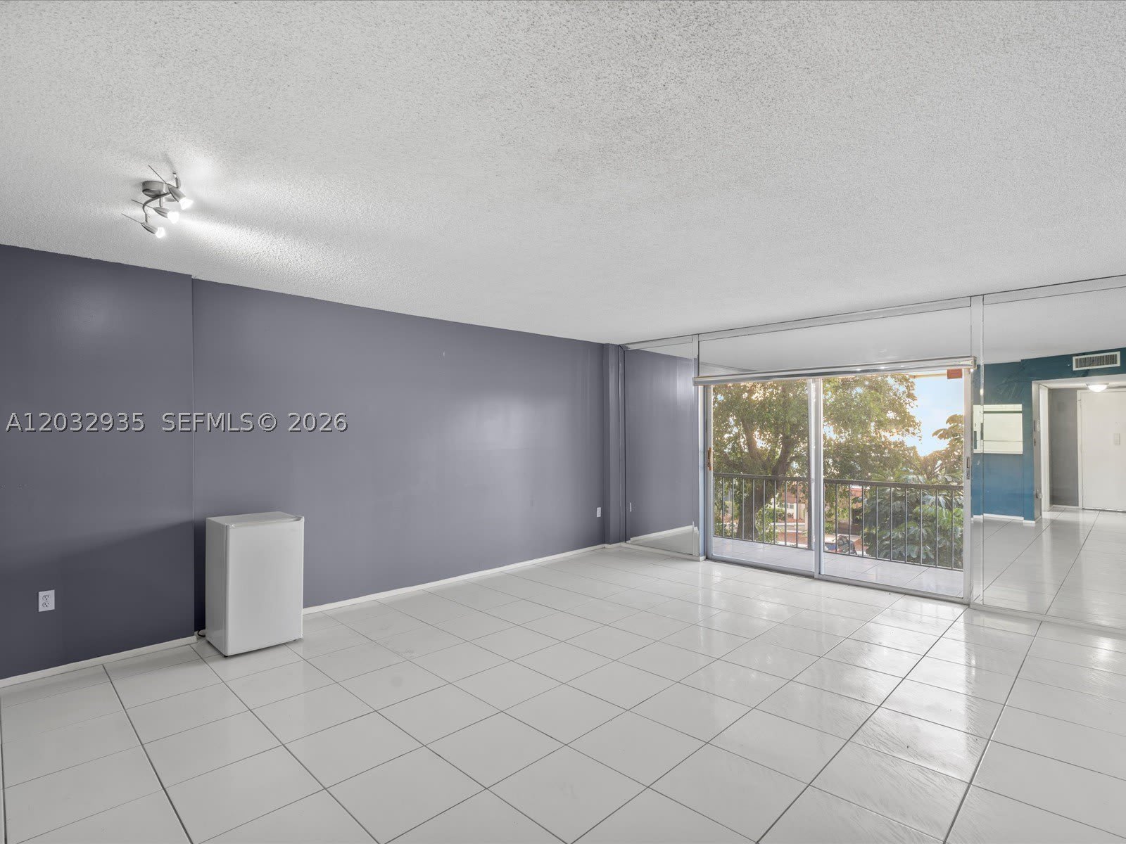 4172 Inverrary Dr – photo 2