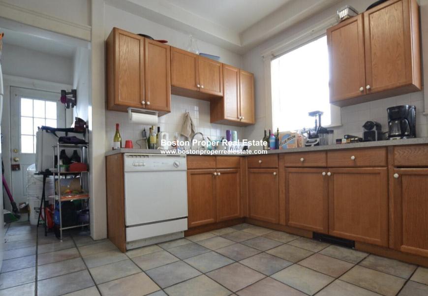 140 Brooks St. – photo 3