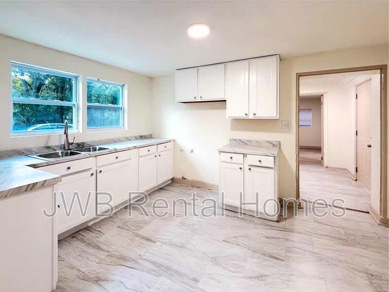 960 Garfield St – photo 2