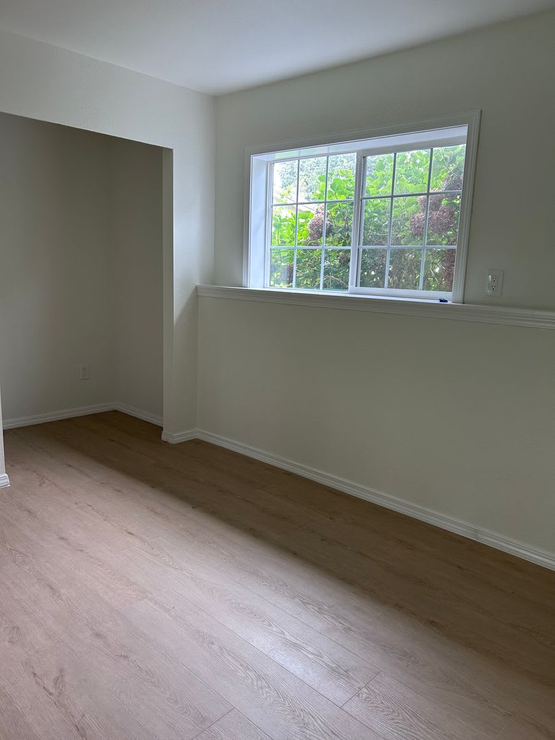 Beautifully Updated Fairwood Cul-de-Sac Home – Fresh Paint Throughout! – photo 3