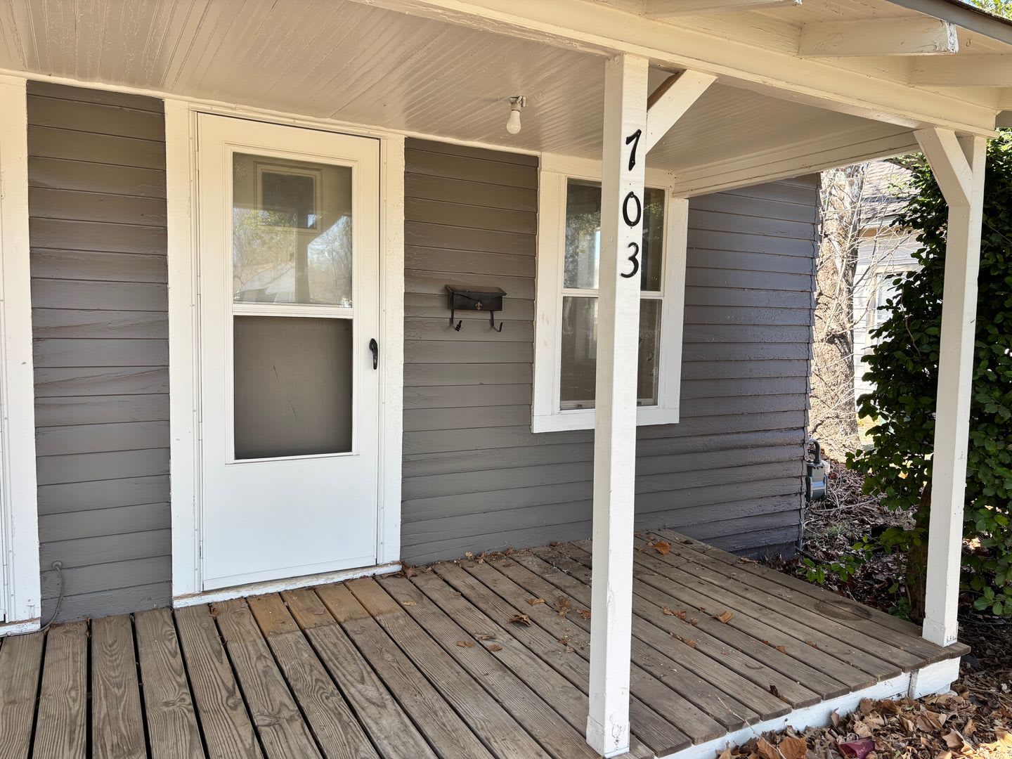 1 or 2 Bedroom, 1-Bathroom Duplex with central heat and air – photo 2