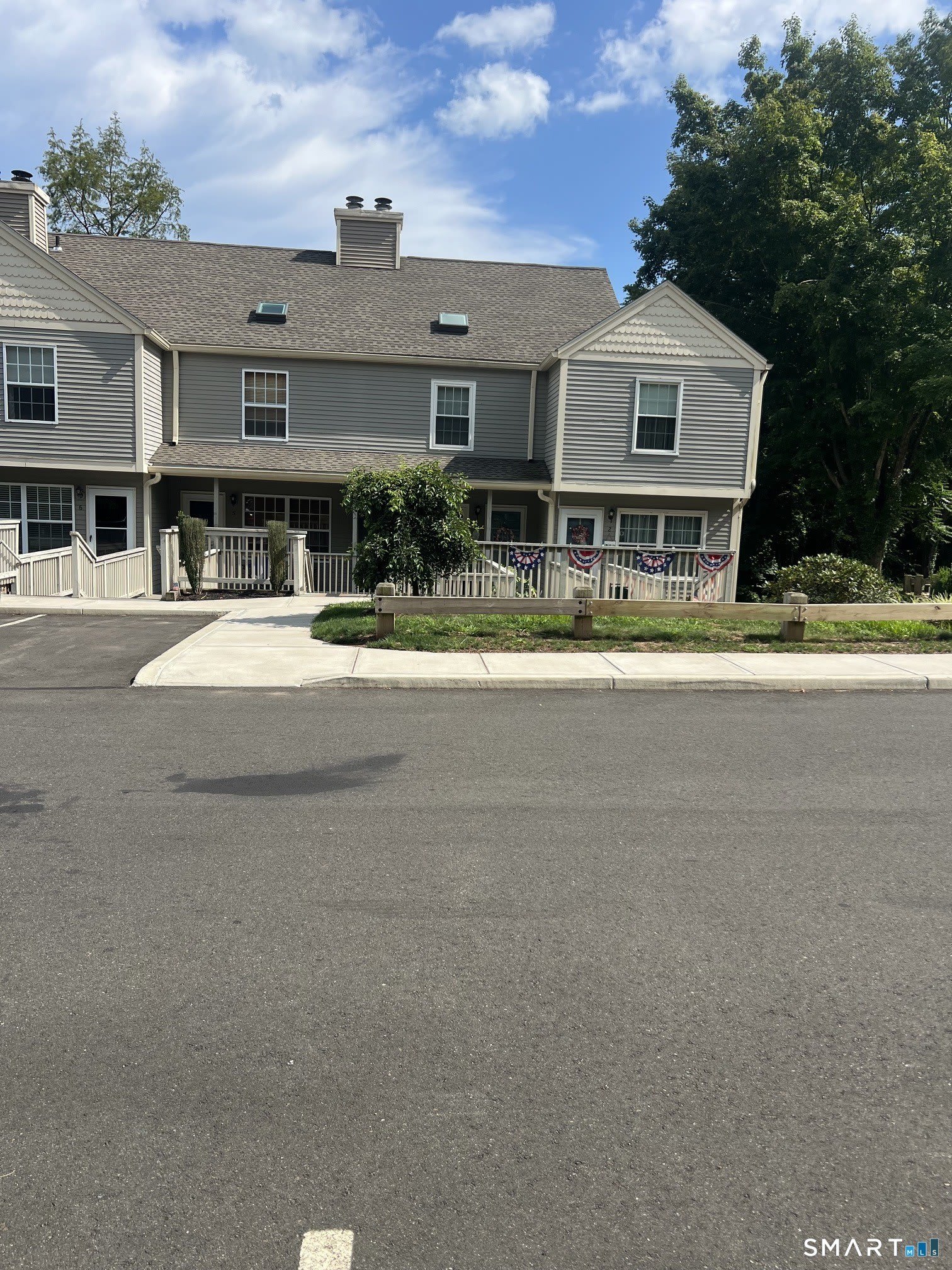 4 Manorwood Drive – photo 1
