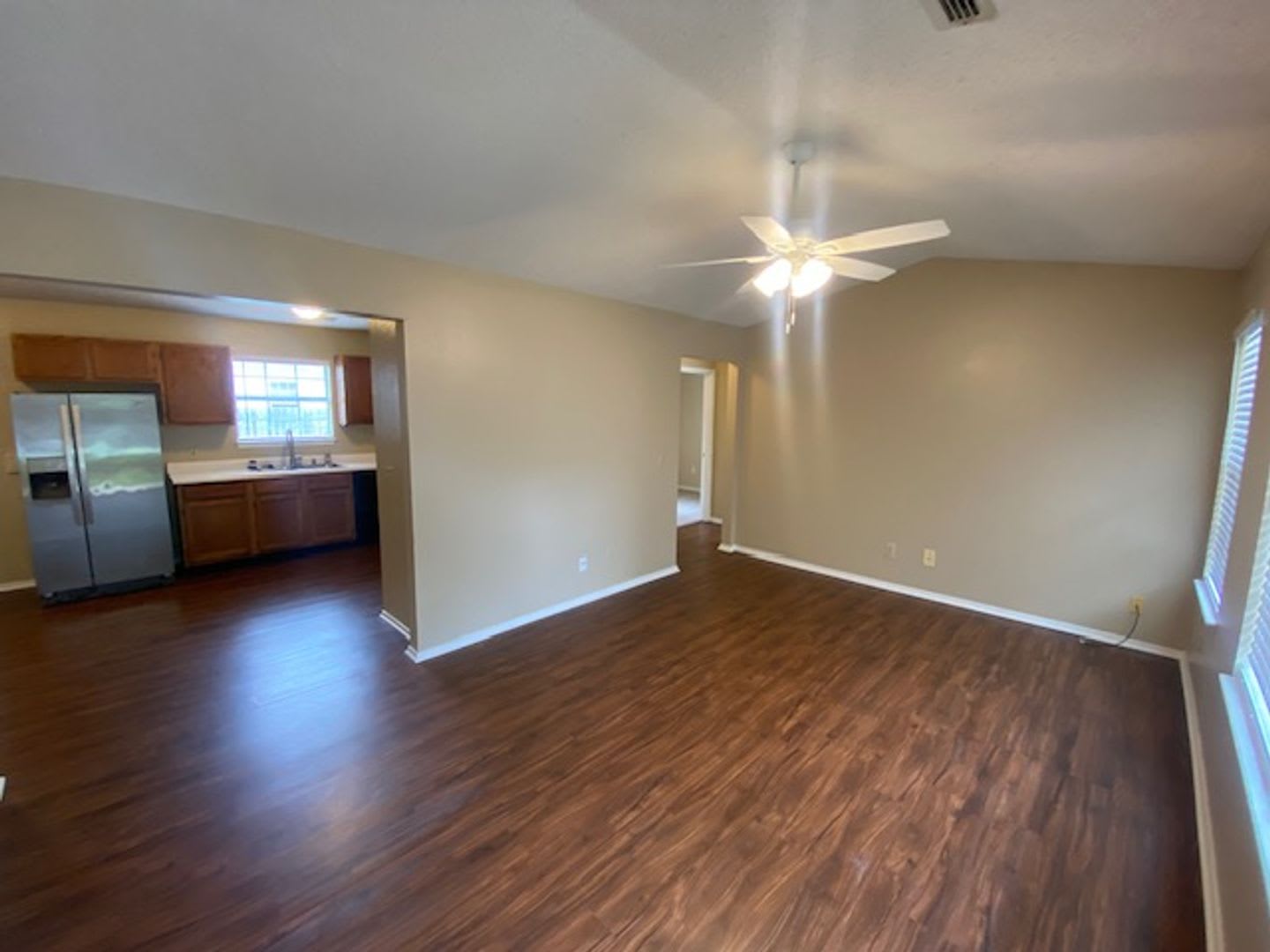 Super Cute 3 Bedroom Now Available! – photo 2