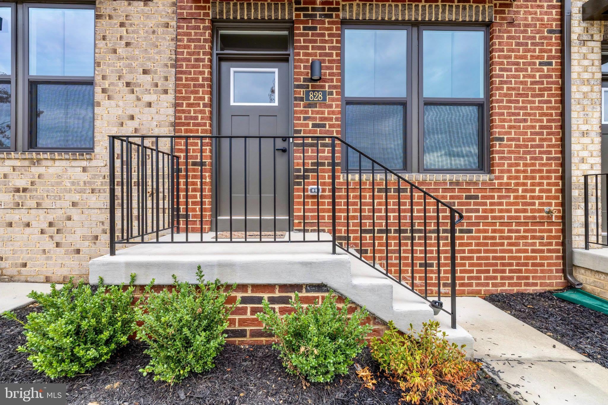 828 WATTS Street – photo 4