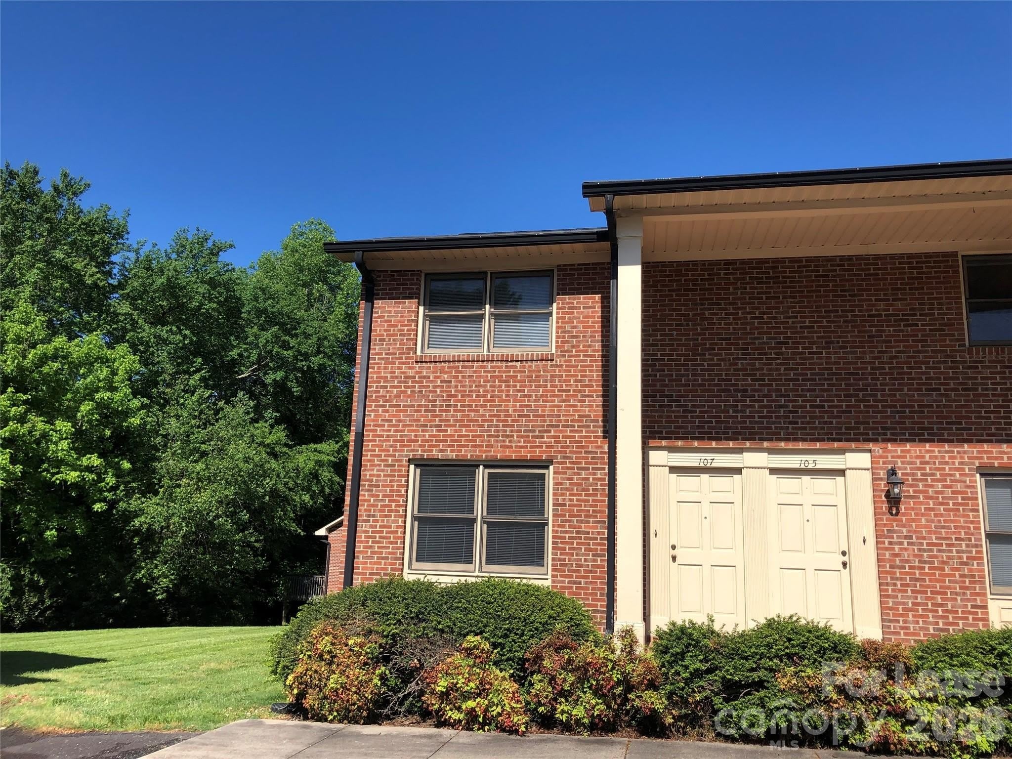 107 Hillcrest Drive – photo 1