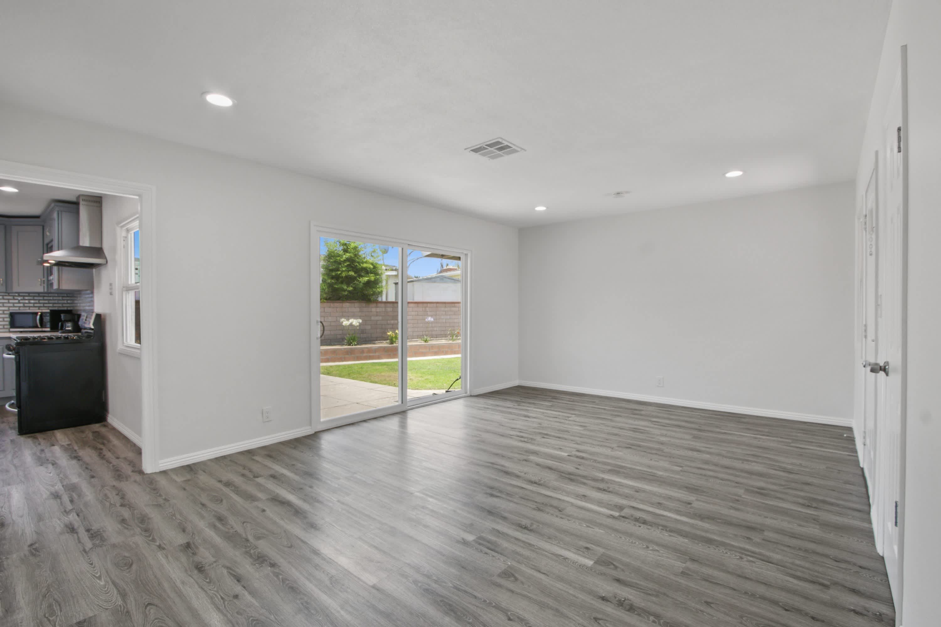 785 North Victoria Drive – photo 2