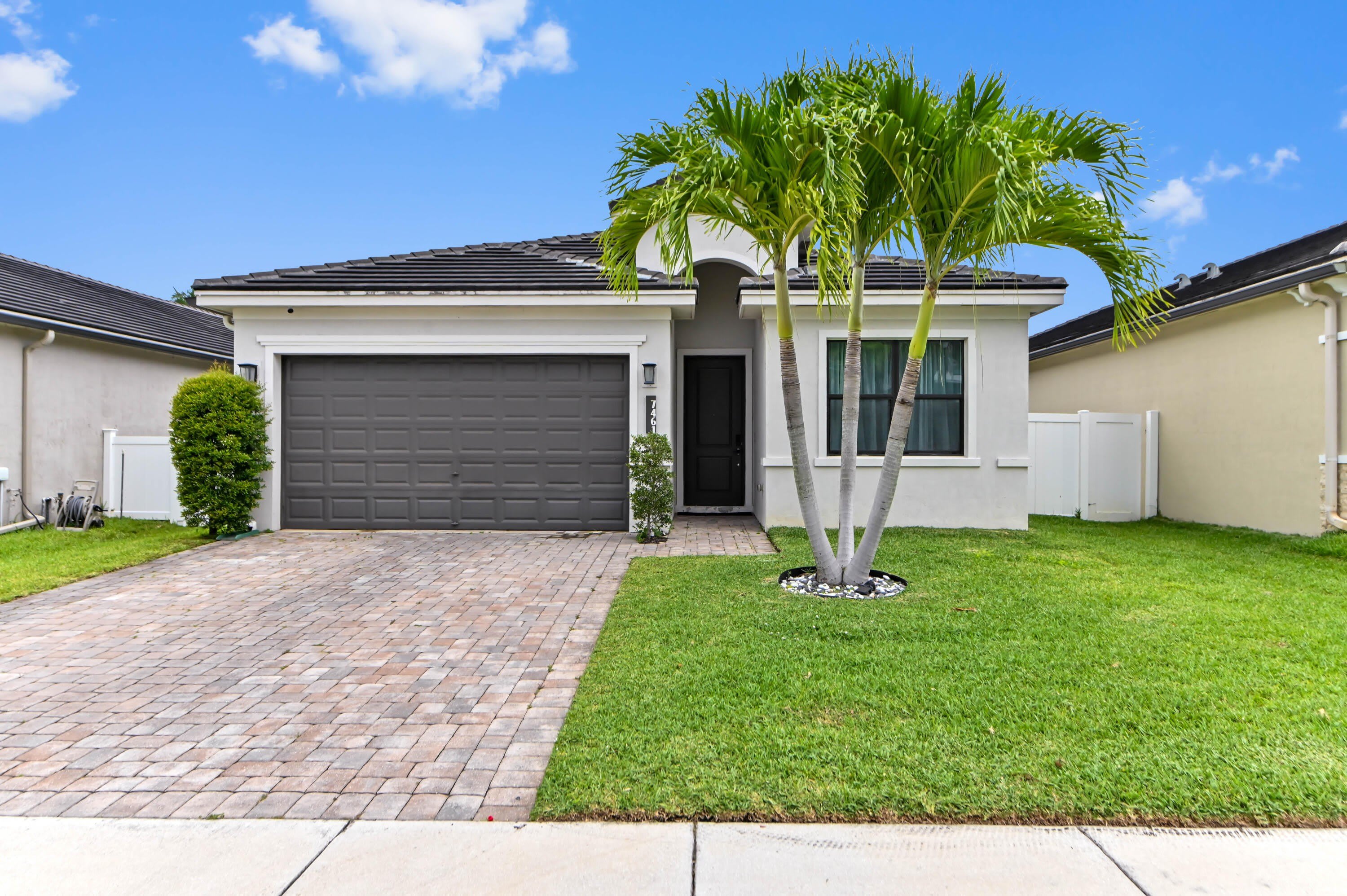 7461 Moonrise Drive – photo 2
