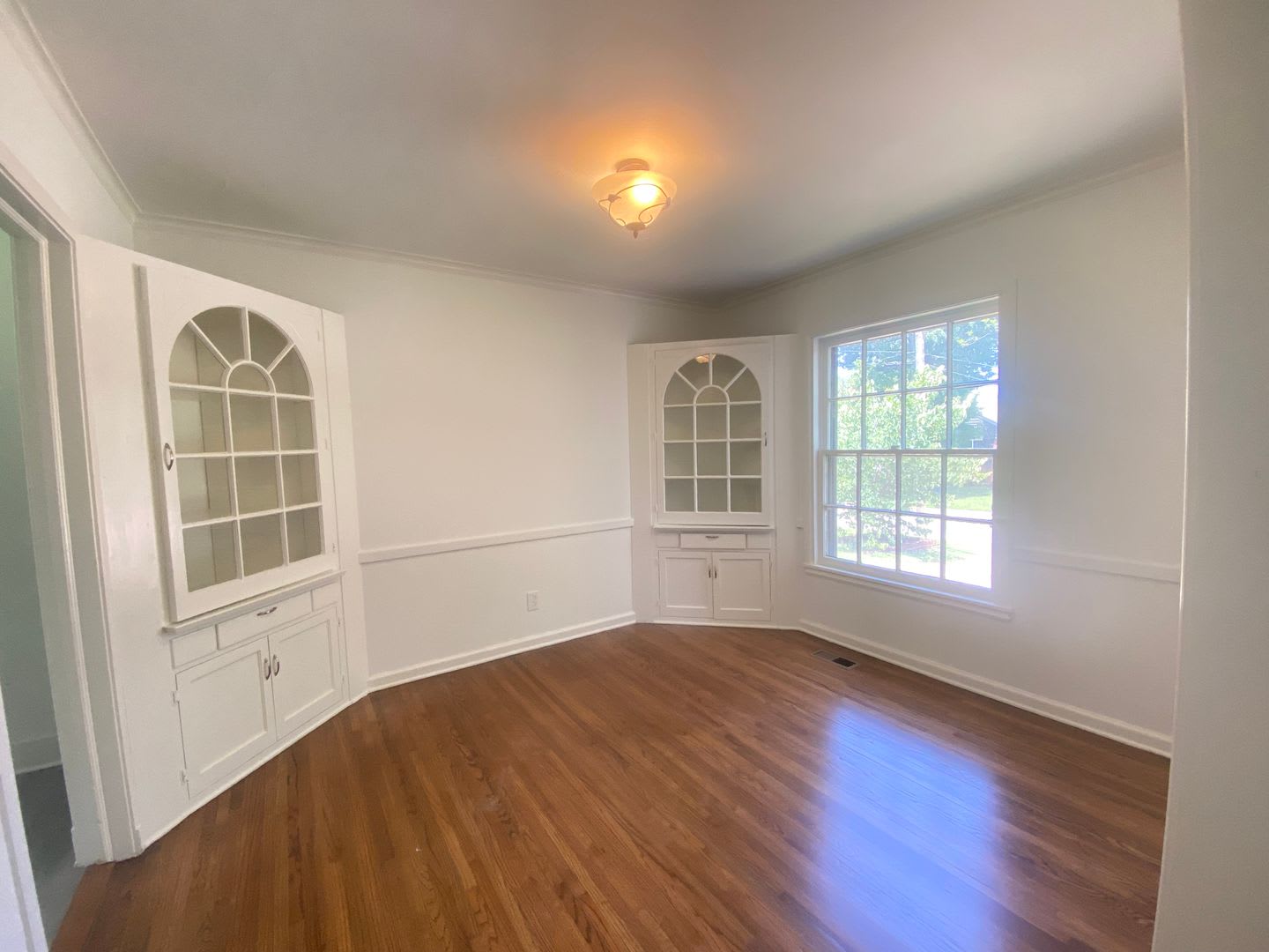 Beautiful two bedroom, one bath home in desirable Florence Park South. – photo 4