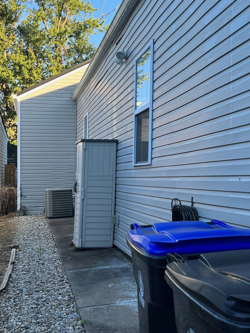 Beautifully Renovated Two Bedroom Highlands Home – photo 4
