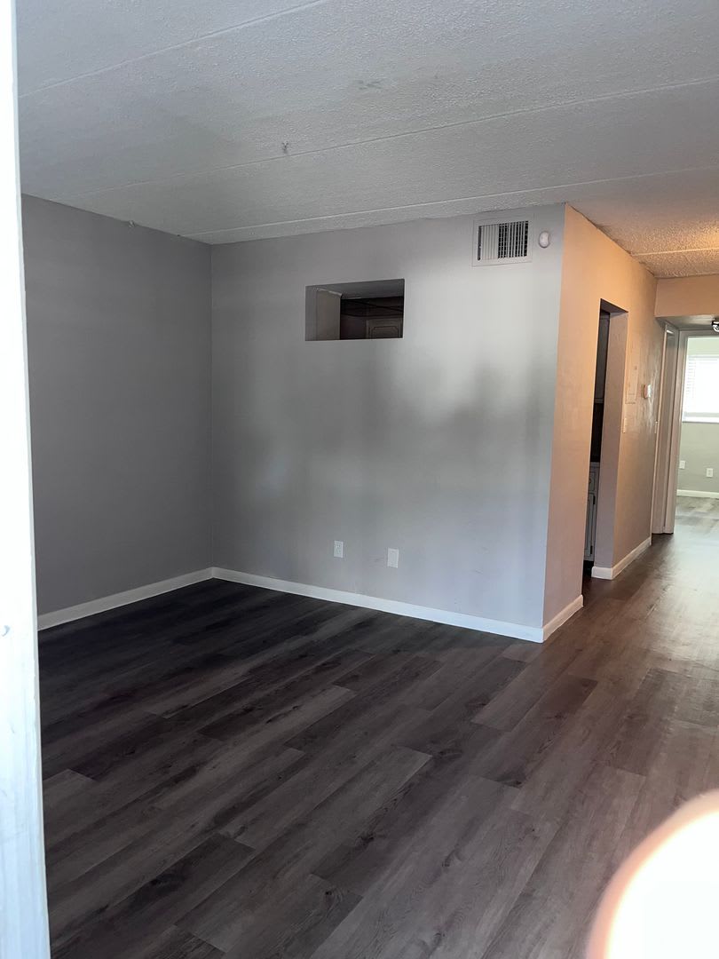 1 bedroom apartment with $1.00 Security Deposit with Approved Credit. – photo 2