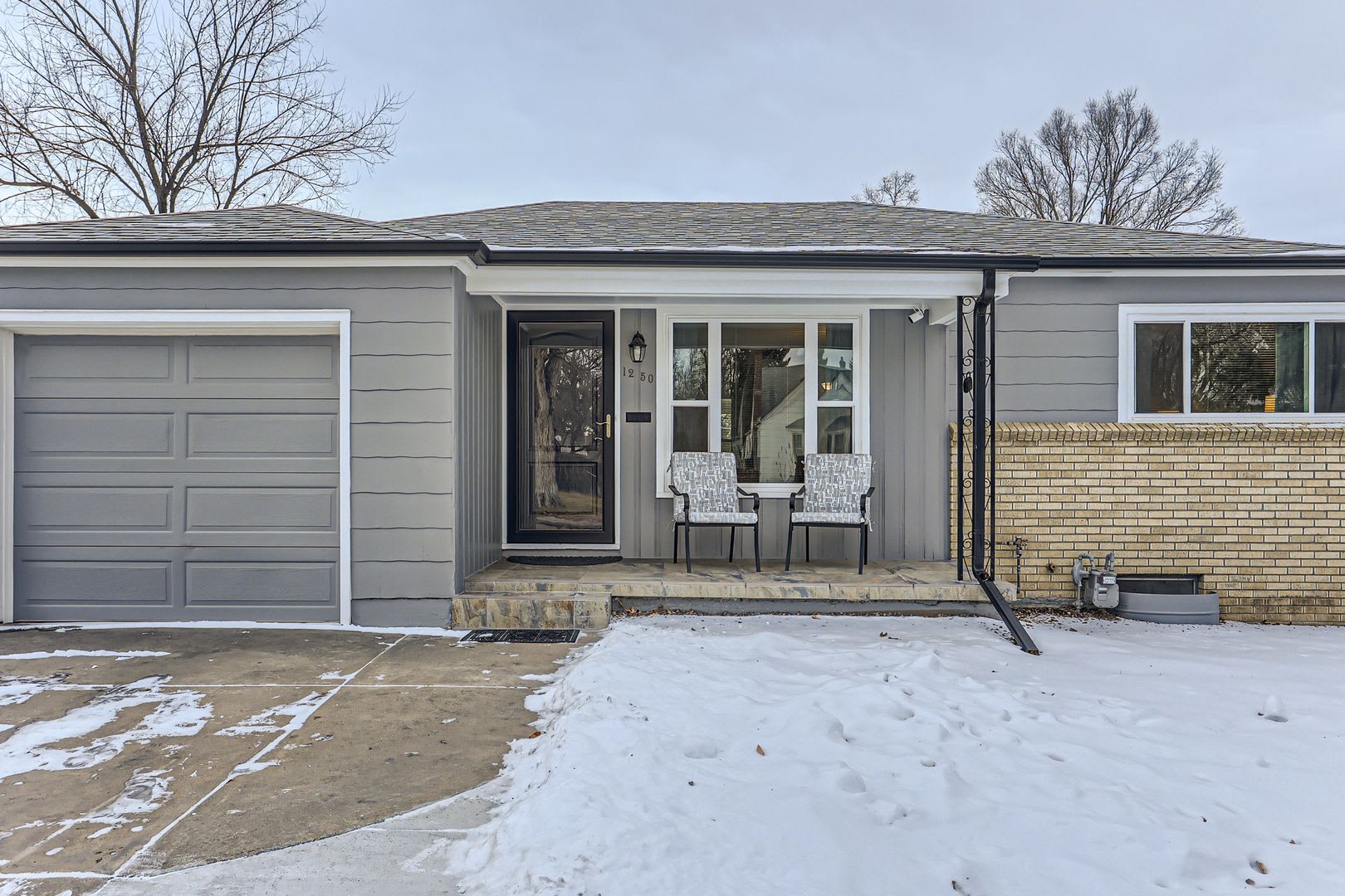 Chic 2 BDR Haven with Private Backyard – photo 5