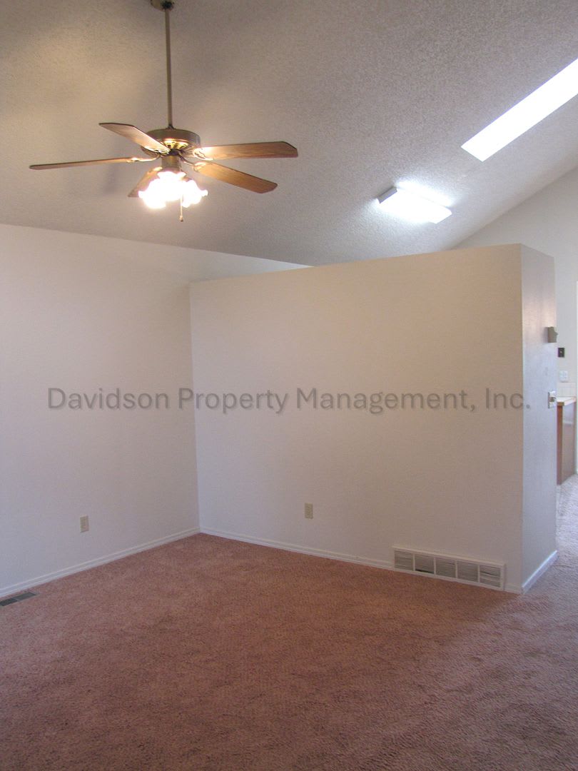 Charming 3 Bedroom House in Northeast Colorado Springs – photo 2