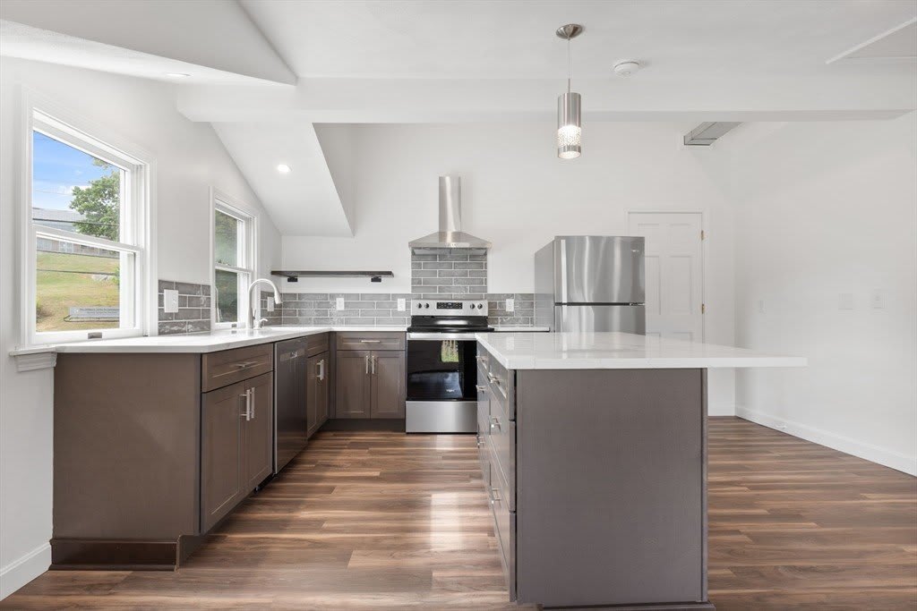 252 Elliott Street – photo 4