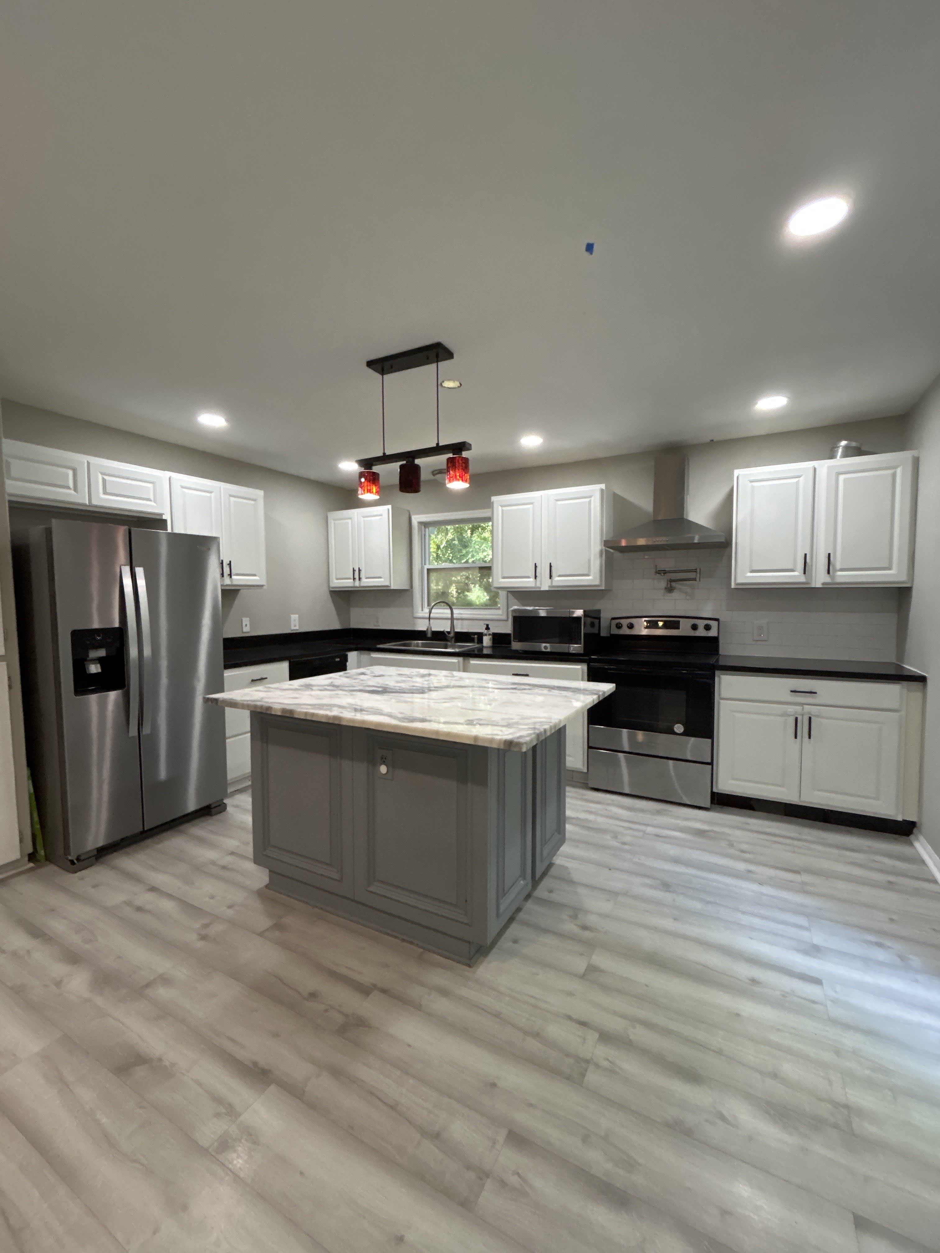 555 Glencove Dr – photo 1