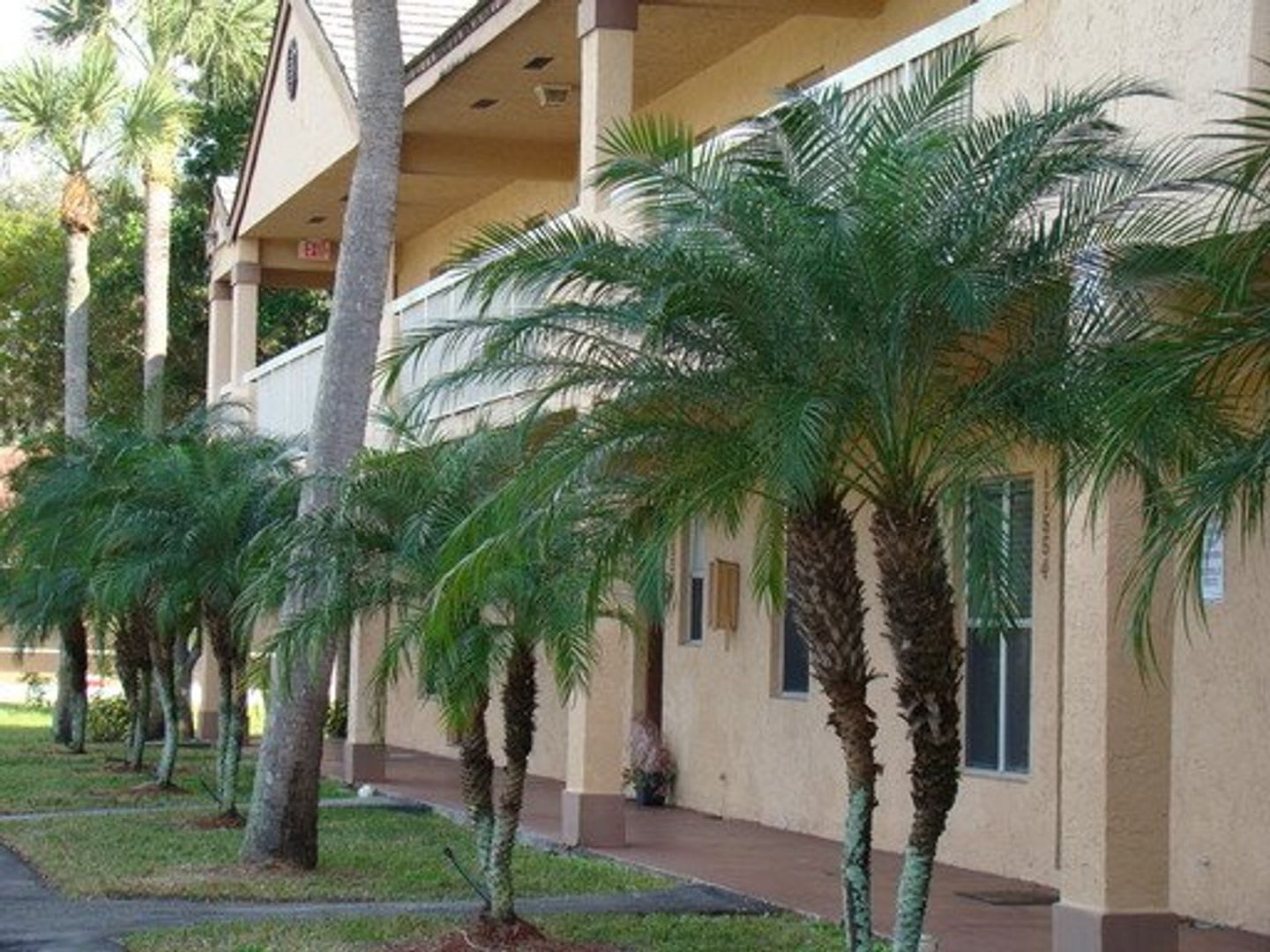 $ GREAT PRICED 2/2 IN CORAL SPRINGS $ Low Move In Costs – photo 1