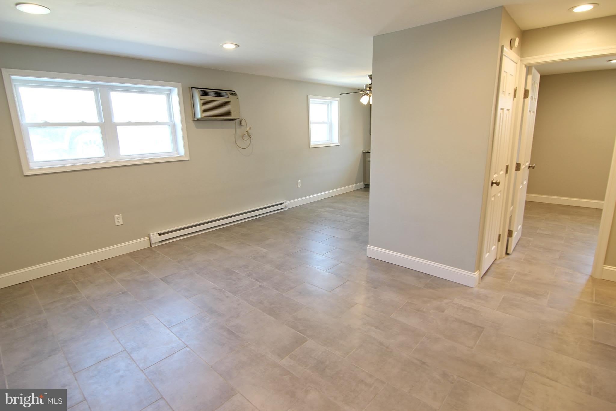304 W 6TH Street – photo 2