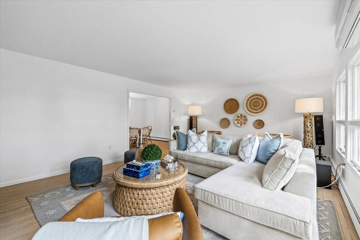 19 Peconic Ave – photo 5