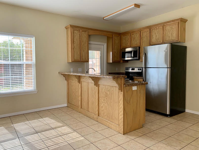 2716 Phoenix St – photo 4