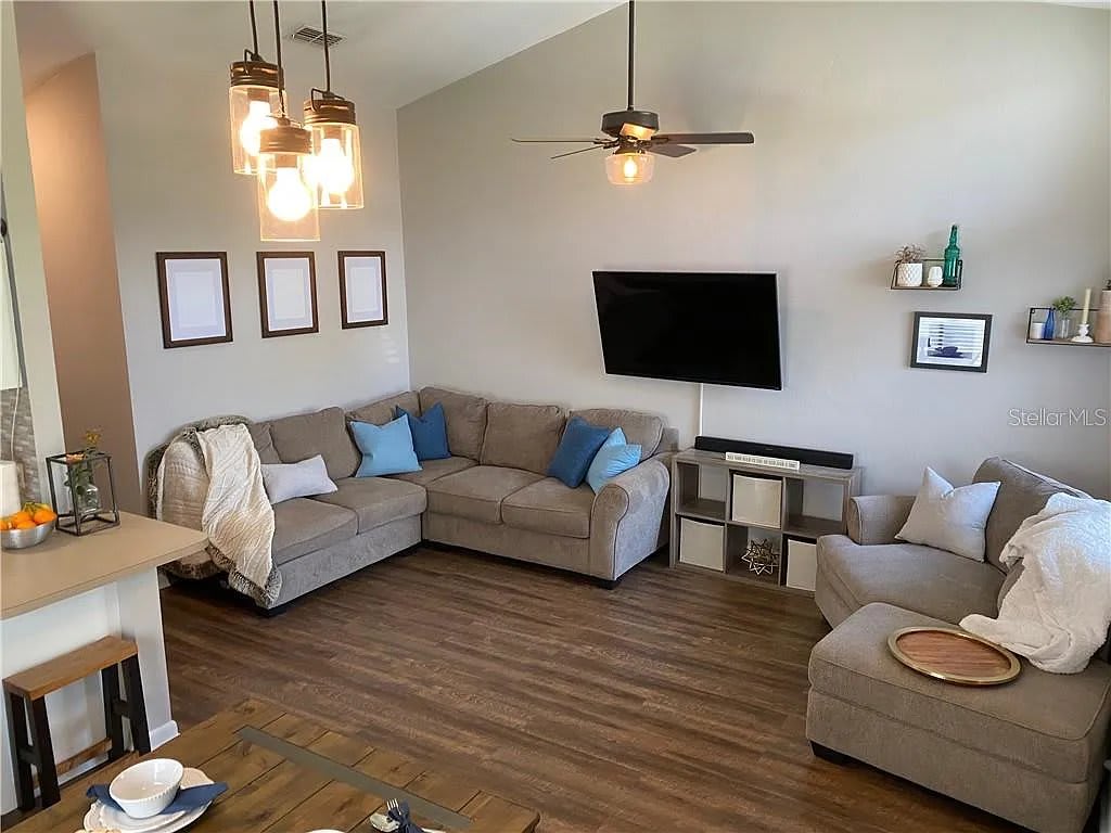2839 Southwest 39 Avenue – photo 4