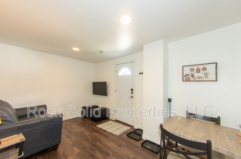 516 East 6Th Street C – photo 5